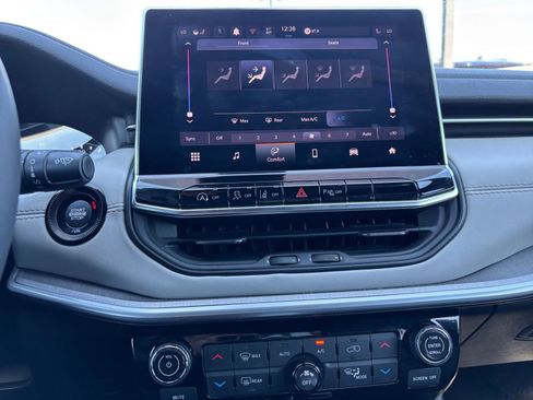 Used 2025 Jeep Compass Limited image 20