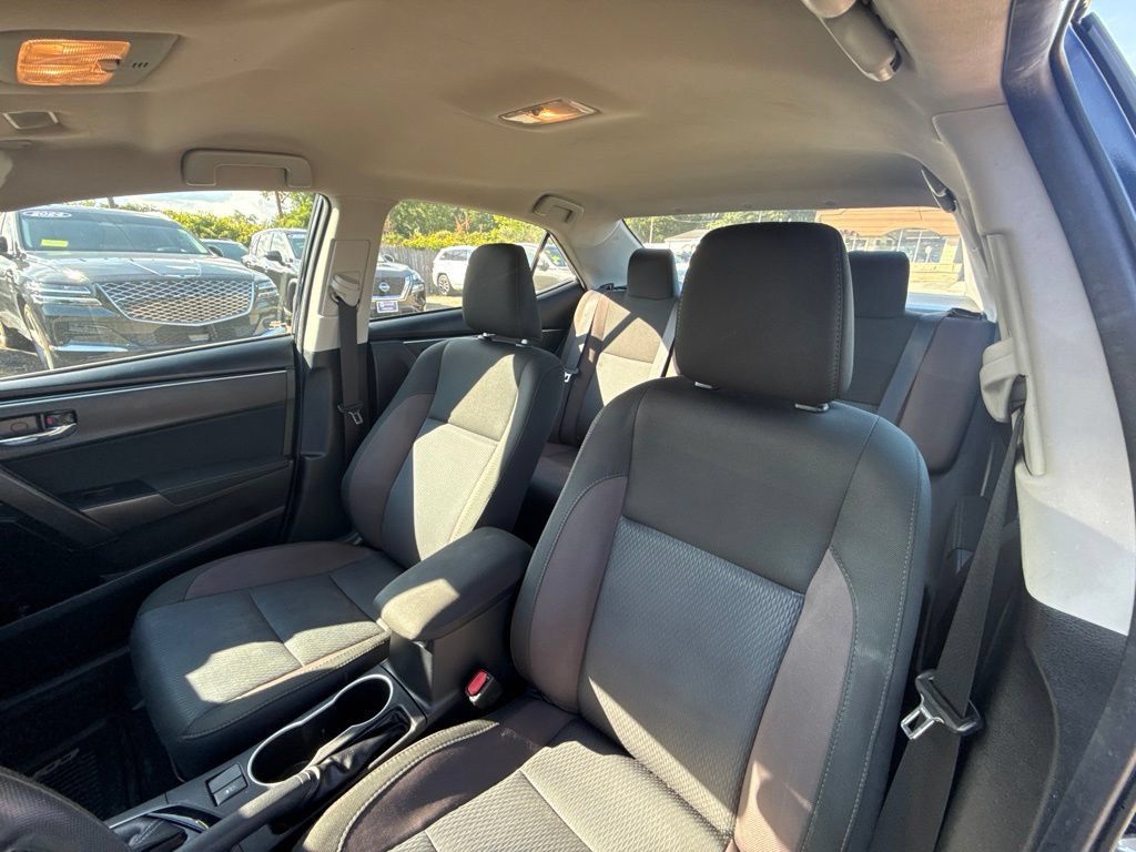 Used 2018 Toyota Corolla LE FWD image 11