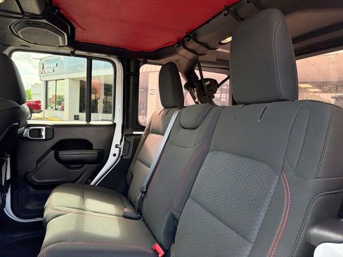 Used 2022 Jeep Wrangler Unlimited Rubicon w/ LED Lighting Group AWD/4WD image 30