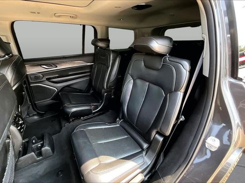 Used 2023 Jeep Grand Cherokee L Limited w/ Luxury Tech Group II AWD/4WD image 21