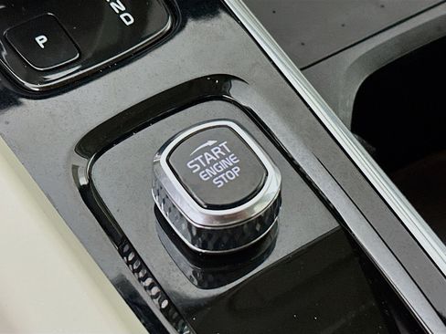 Used 2022 Volvo XC60 B5 Momentum image 20