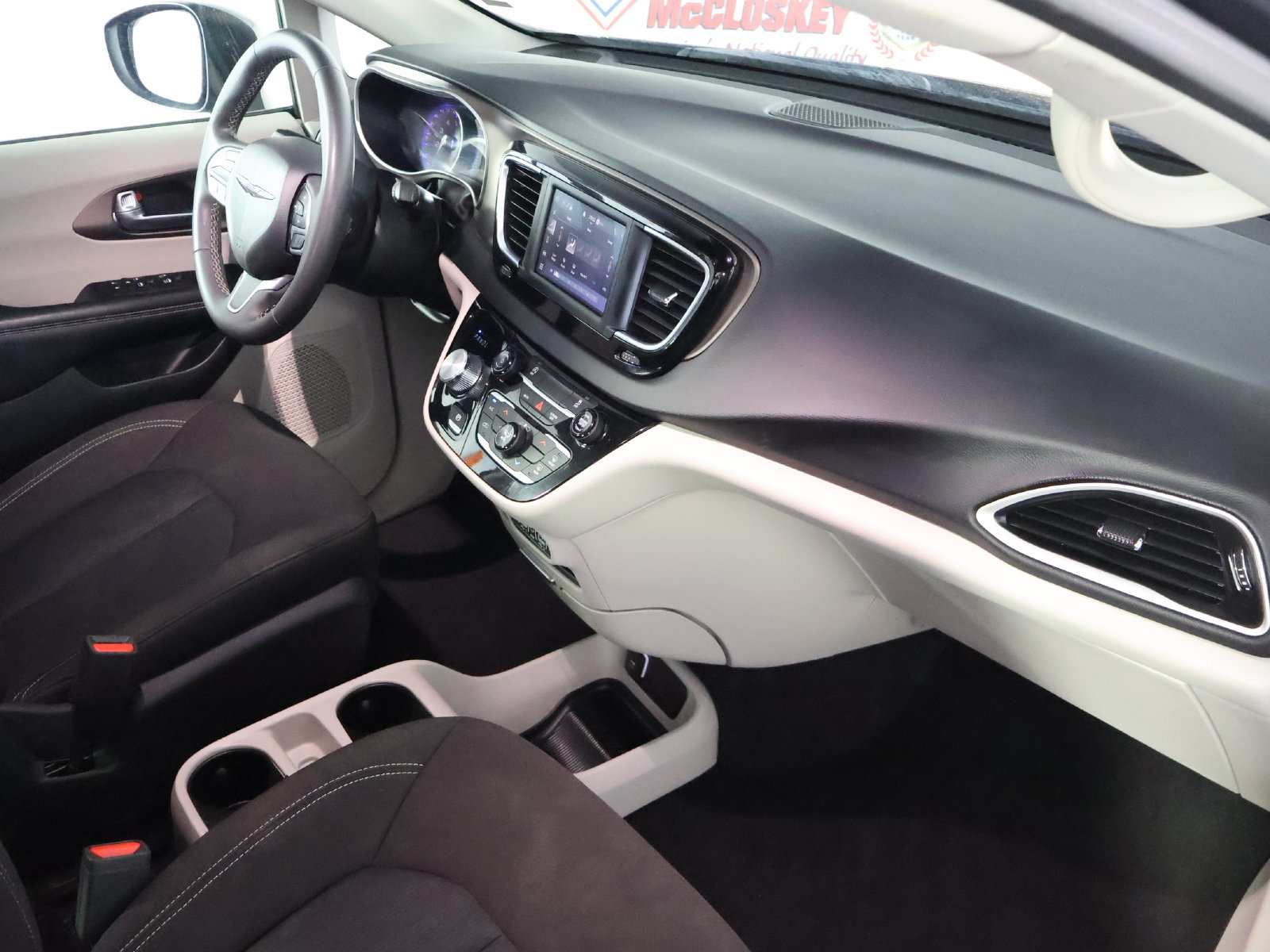 Used 2023 Chrysler Voyager LX FWD image 37