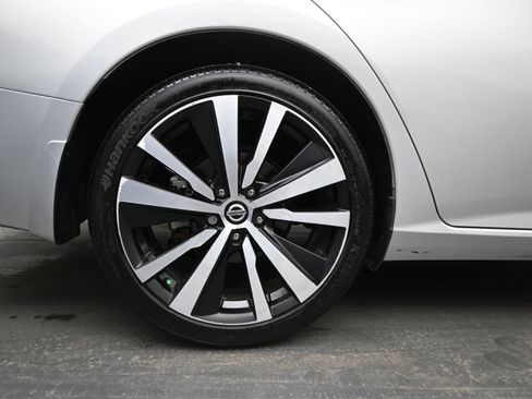 Used 2020 Nissan Altima 2.0 Platinum image 9