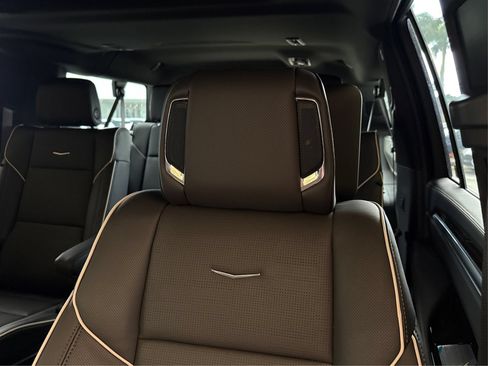 New 2026 Cadillac Escalade ESV Luxury w/ Touring Package AWD/4WD image 32