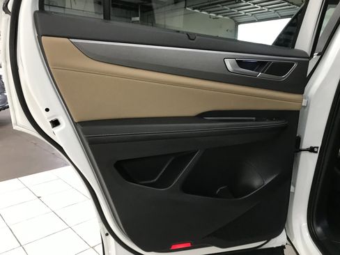 Used 2024 Volkswagen Atlas Cross Sport SE image 8