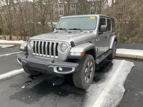 Used 2018 Jeep Wrangler Unlimited Sahara image 9