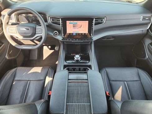Used 2024 Jeep Wagoneer Series II w/ Flexible Seating Group RWD image 23