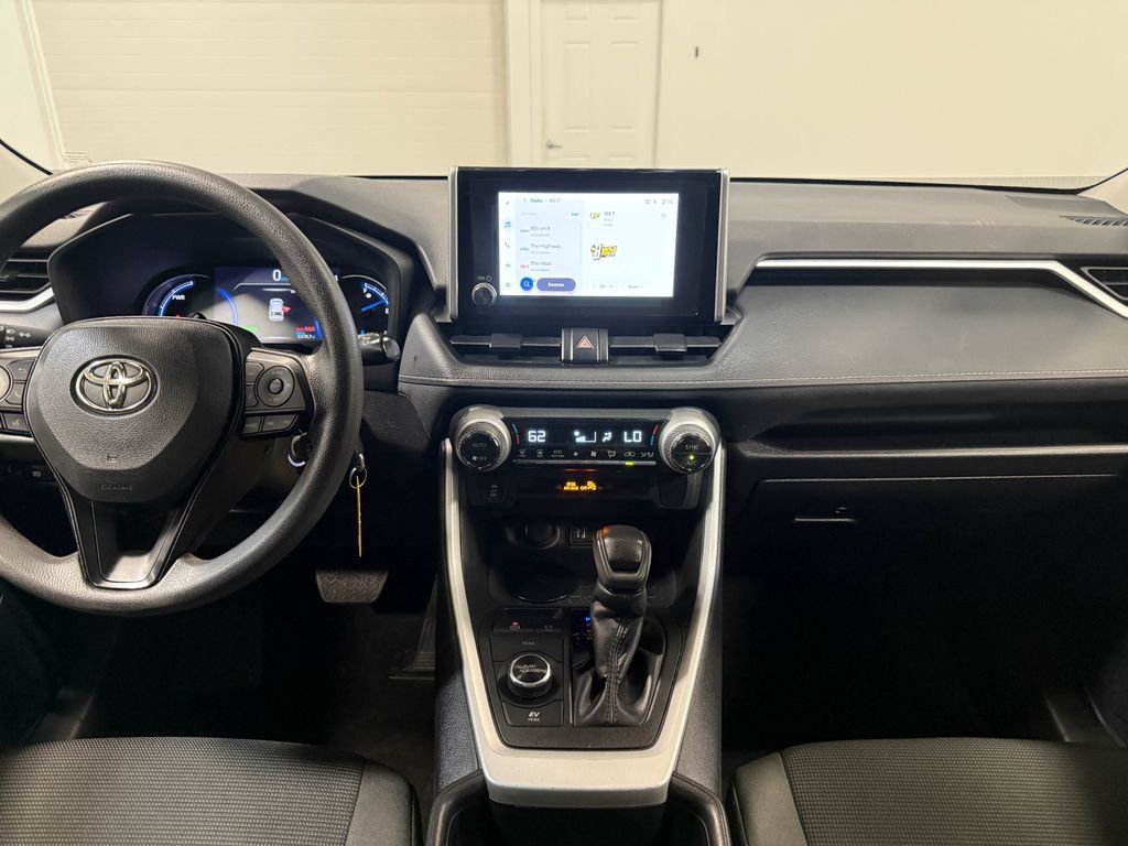 Used 2023 Toyota RAV4 LE AWD/4WD image 18