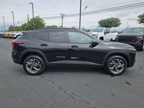 New 2026 Chevrolet Trax LT w/ Driver Confidence Package FWD image 7