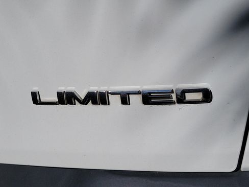 Used 2018 Jeep Cherokee Limited FWD image 8