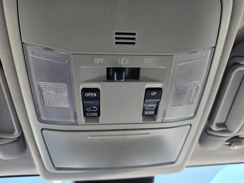 Used 2018 Toyota RAV4 XLE AWD/4WD image 19
