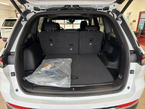 New 2025 Jeep Grand Cherokee Laredo X w/ Luxury Tech Group I AWD/4WD image 25