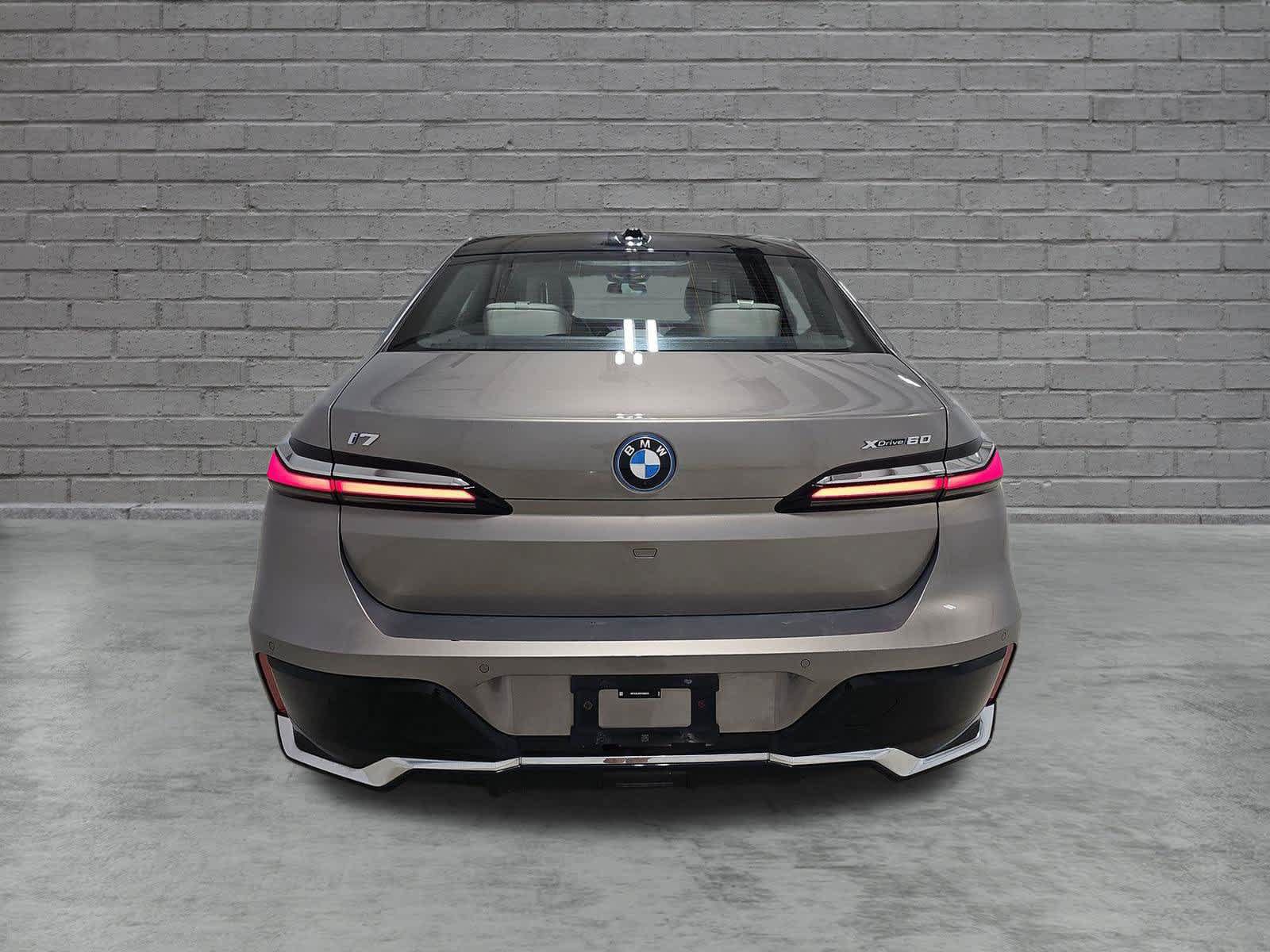 Used 2023 BMW i7 xDrive60 AWD/4WD image 6
