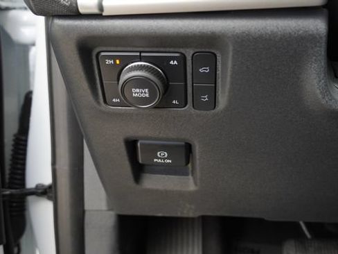 Used 2025 Ford Expedition Active AWD/4WD image 23
