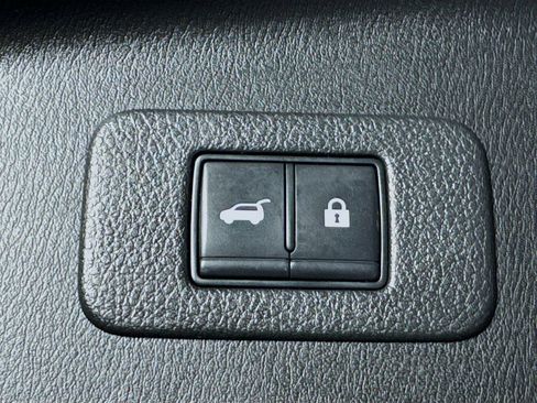 Used 2021 Nissan Armada SL w/ Captain's Chairs Package image 32