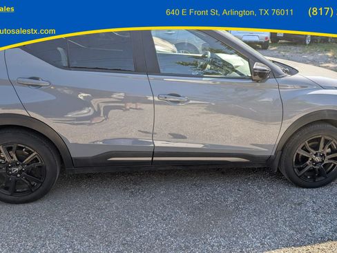 Used 2023 Nissan Kicks SR w/ SR Premium Package FWD image 6