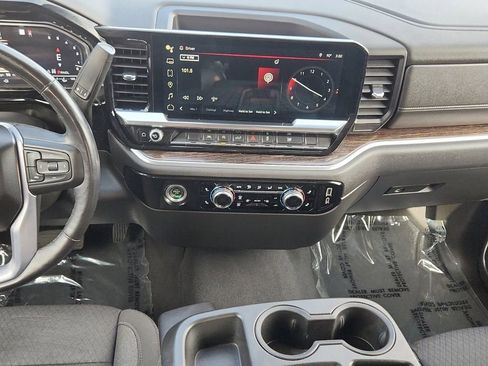 Used 2022 GMC Sierra 1500 SLE AWD/4WD image 11