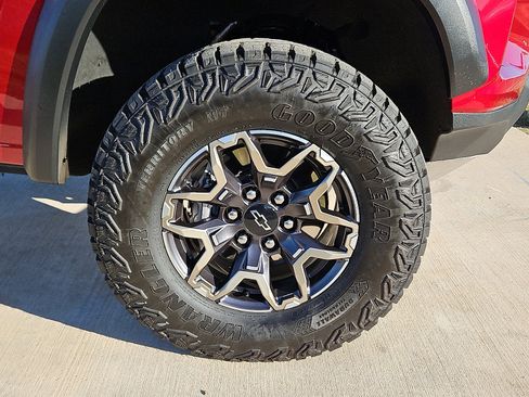 Used 2025 Chevrolet Colorado ZR2 w/ Technology Package image 5