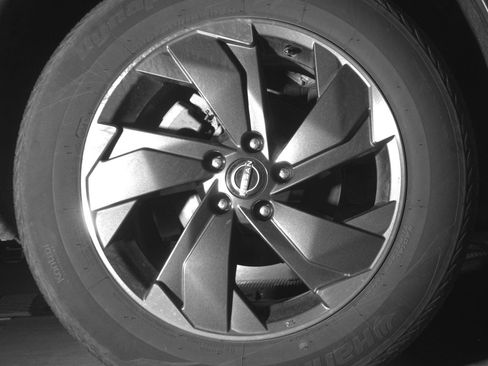 Used 2025 Nissan Rogue SV AWD/4WD image 15