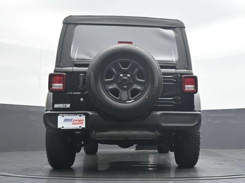 Used 2022 Jeep Wrangler Unlimited Sport AWD/4WD image 28