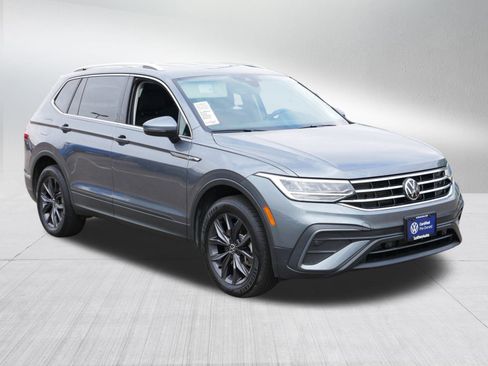 Certified 2022 Volkswagen Tiguan SE image 2