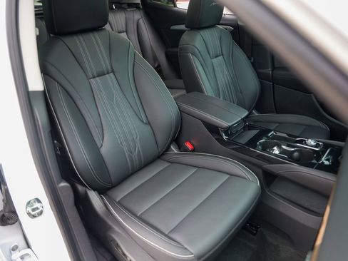 Used 2025 Buick Envision Avenir AWD/4WD image 30