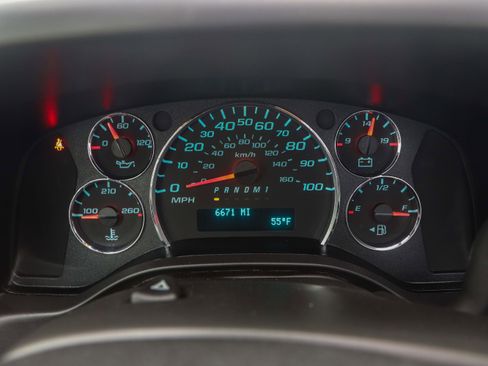 Used 2024 Chevrolet Express 3500 w/ Power Convenience Package image 17