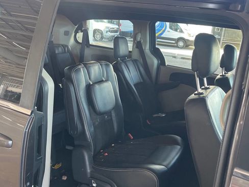 Used 2019 Dodge Grand Caravan SXT image 15