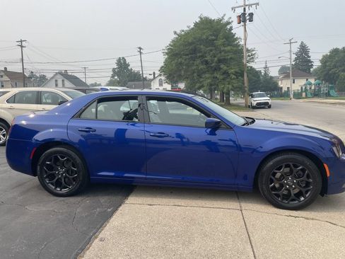 Used 2019 Chrysler 300 S AWD/4WD image 3