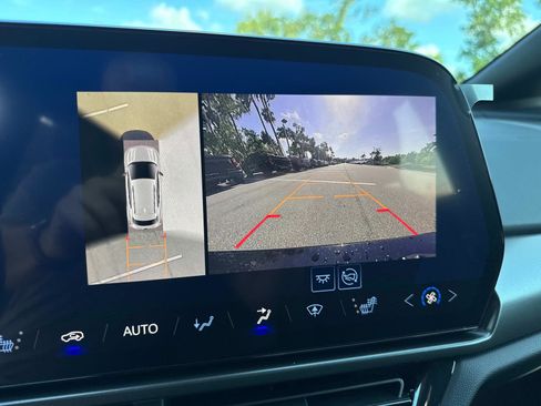 New 2025 Chevrolet Equinox EV RS image 24