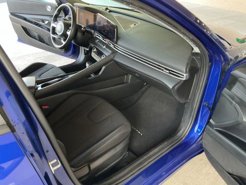 Certified 2023 Hyundai Elantra SEL w/ Convenience Package image 16