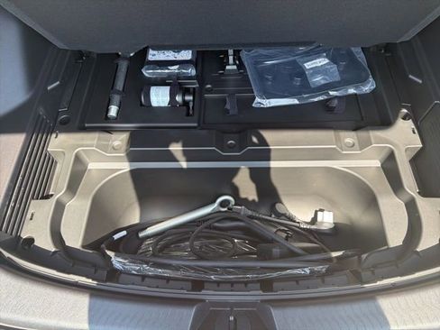 Used 2026 Chevrolet Equinox EV LT FWD image 13