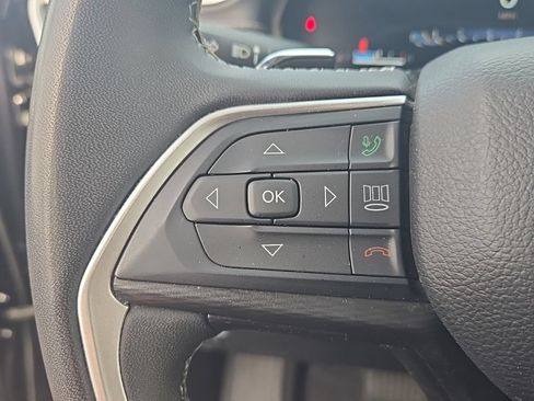 Used 2023 Jeep Grand Cherokee L Laredo AWD/4WD image 17