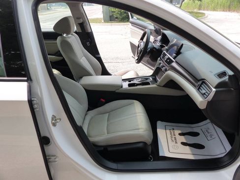 Used 2020 Honda Accord EX image 48