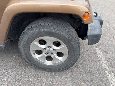 Used 2015 Jeep Wrangler Unlimited Sahara w/ Connectivity Group image 10