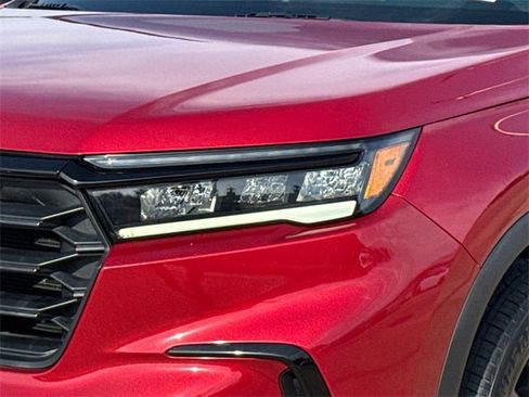 Used 2024 Honda Pilot Sport image 5