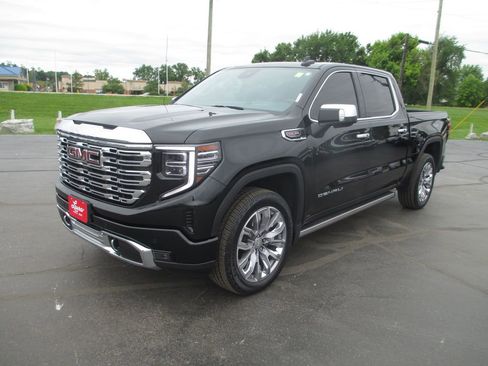 Used 2023 GMC Sierra 1500 Denali w/ Denali Reserve Package AWD/4WD image 12