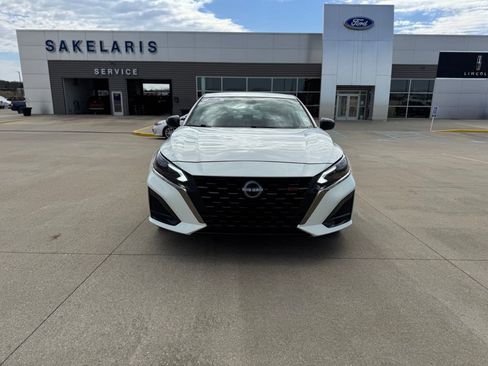 Used 2025 Nissan Altima 2.5 SR image 2