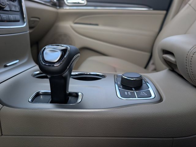 Used 2014 Jeep Grand Cherokee Limited w/ Luxury Group II AWD/4WD image 18