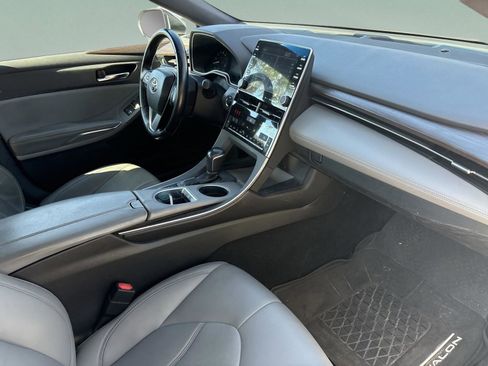 Used 2020 Toyota Avalon XLE w/ Moonroof Package image 20