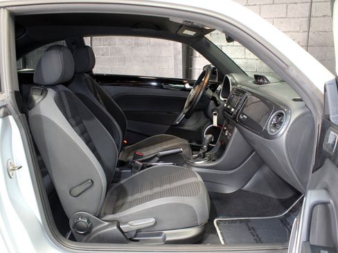 Used 2012 Volkswagen Beetle Launch Edition image 31