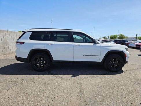 Used 2021 Jeep Grand Cherokee L Laredo image 4