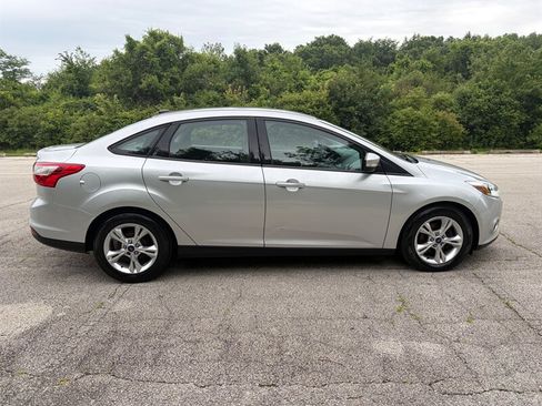 Used 2014 Ford Focus SE w/ SE Winter Package FWD image 7