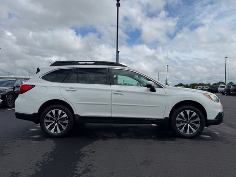 Used 2017 Subaru Outback 2.5i Limited AWD/4WD image 4