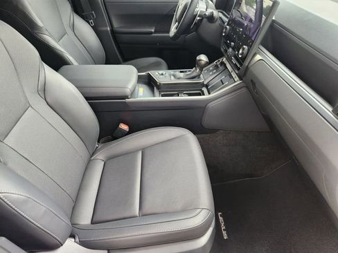 Used 2025 Lexus GX 550 AWD/4WD image 10
