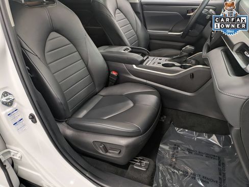 Used 2022 Toyota Highlander XLE AWD/4WD image 30