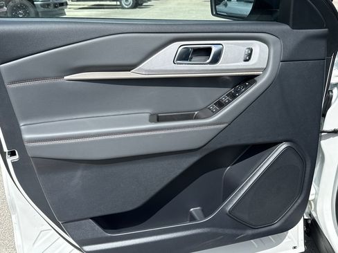 New 2026 Ford Explorer Active w/ Active Comfort Package RWD image 18