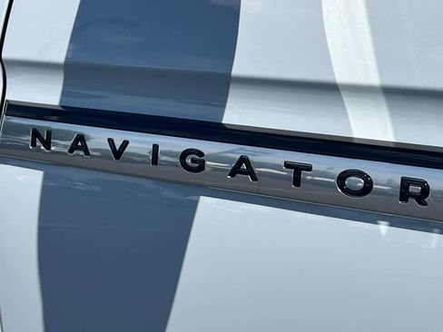 New 2026 Lincoln Navigator Premiere AWD/4WD image 29