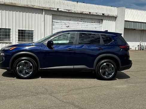 Certified 2025 Nissan Rogue SV AWD/4WD image 7