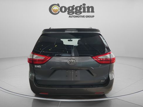 Used 2015 Toyota Sienna XLE image 4